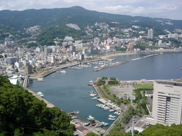 駐車場からの海